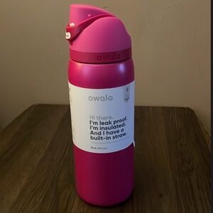 Owala- 32 oz freesip- Read my Lips- NWT